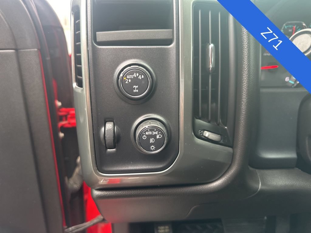 Used 2018 Chevrolet Silverado 1500 LT AWD/4WD image 11