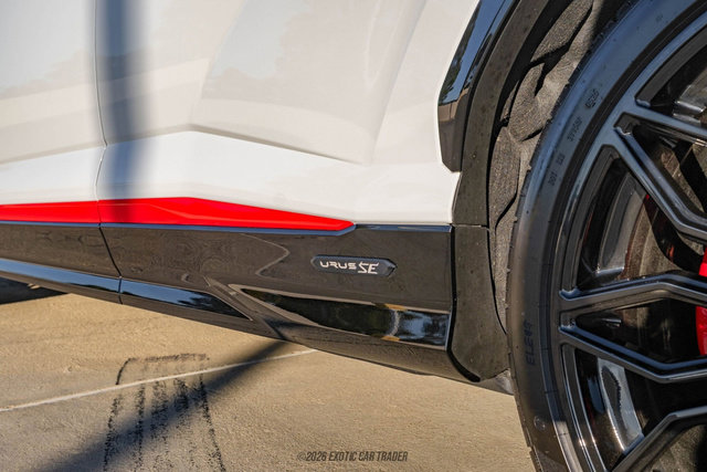 Used 2025 Lamborghini Urus SE AWD/4WD image 53