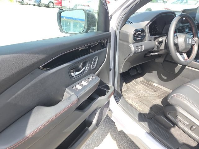 Used 2025 Honda Pilot TrailSport image 15