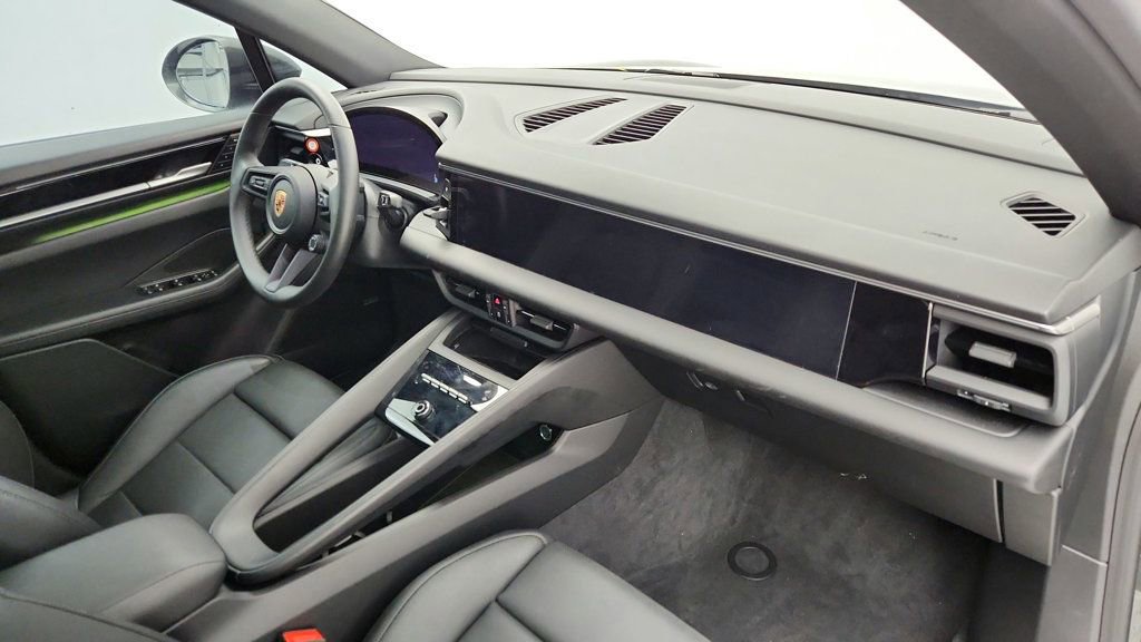 Used 2025 Porsche Macan Electric w/ Premium Package image 25