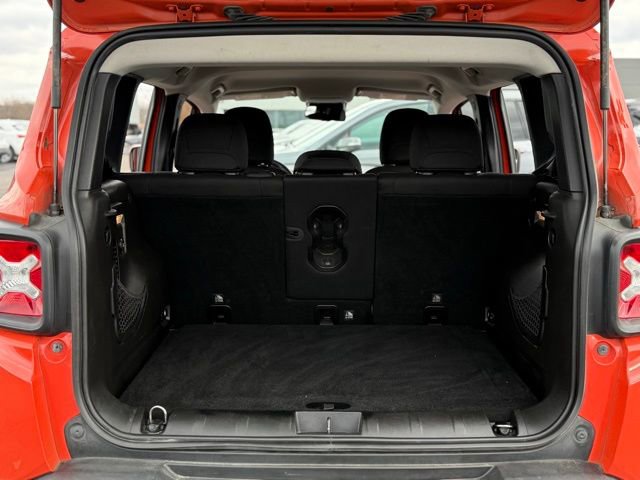 Used 2017 Jeep Renegade Latitude w/ Popular Equipment Group image 33