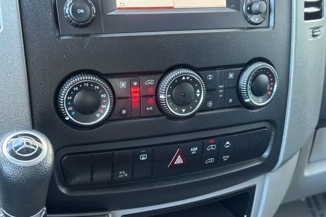 Used 2016 Mercedes-Benz Sprinter 2500 image 21