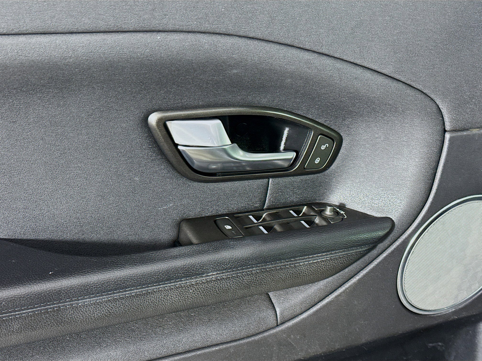 Used 2018 Land Rover Range Rover Evoque SE AWD/4WD image 24