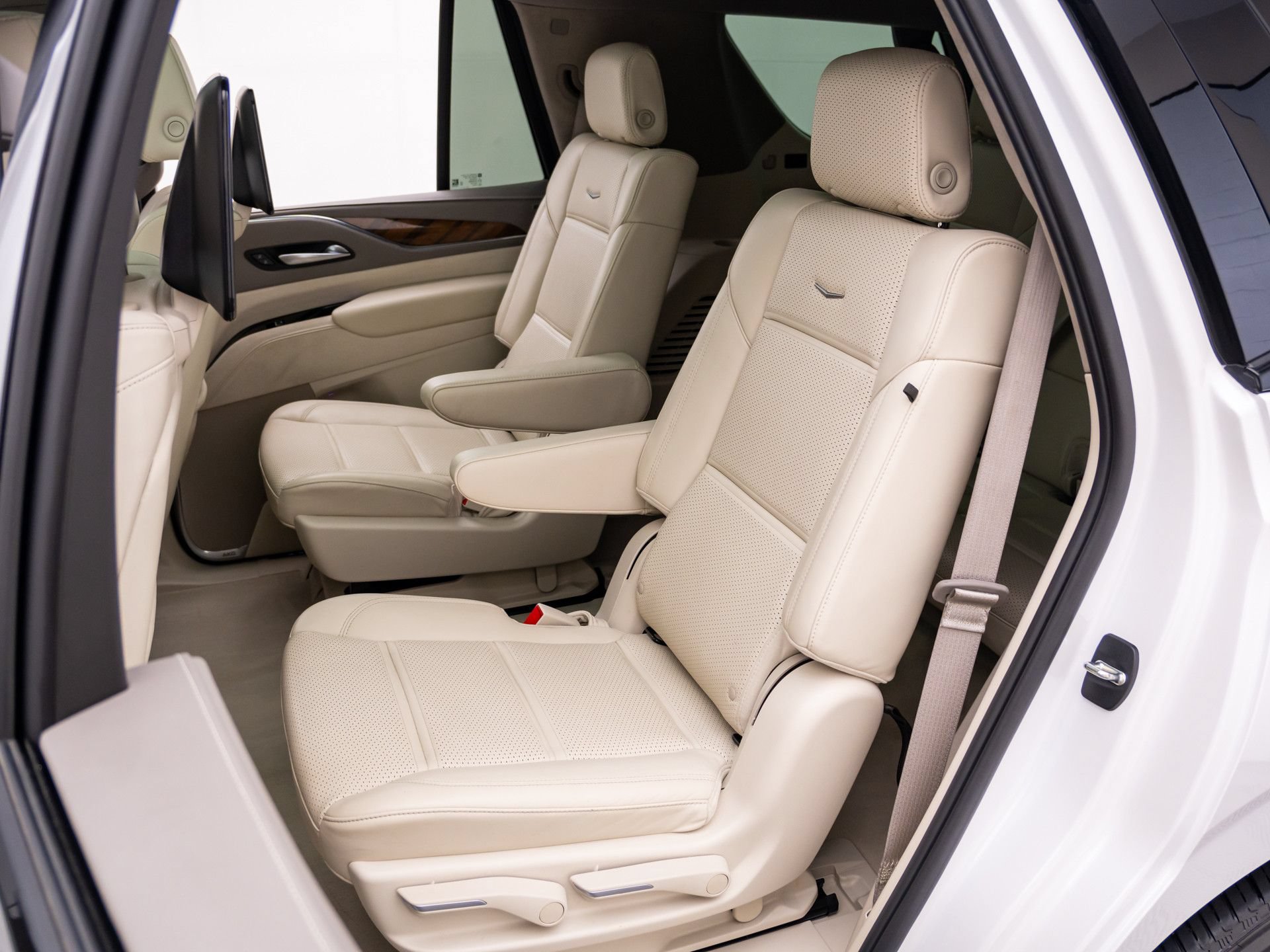 Used 2024 Cadillac Escalade Sport Platinum w/ LPO, ONYX Package AWD/4WD image 15