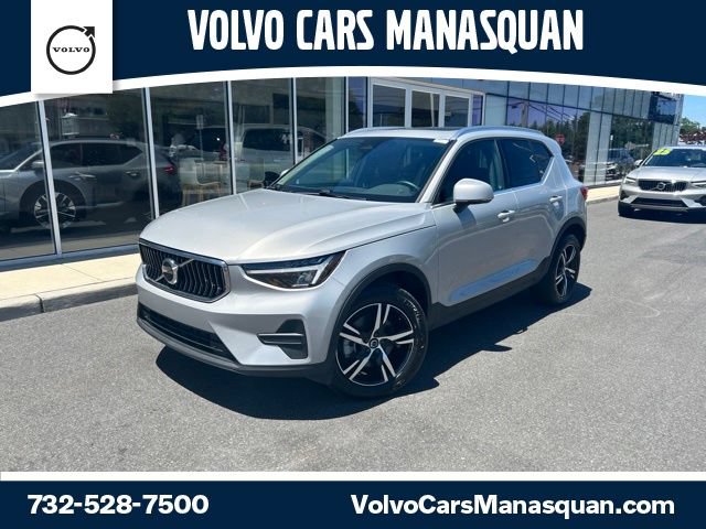 Certified 2025 Volvo XC40 B5 Core AWD/4WD image 1