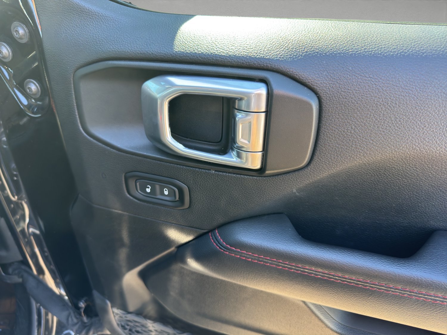Used 2022 Jeep Wrangler Unlimited Rubicon w/ Cold Weather Group AWD/4WD image 16