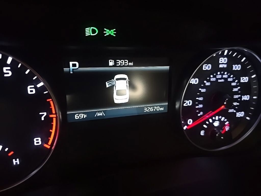 Used 2023 Kia Forte LXS w/ LXS Technology Package FWD image 7