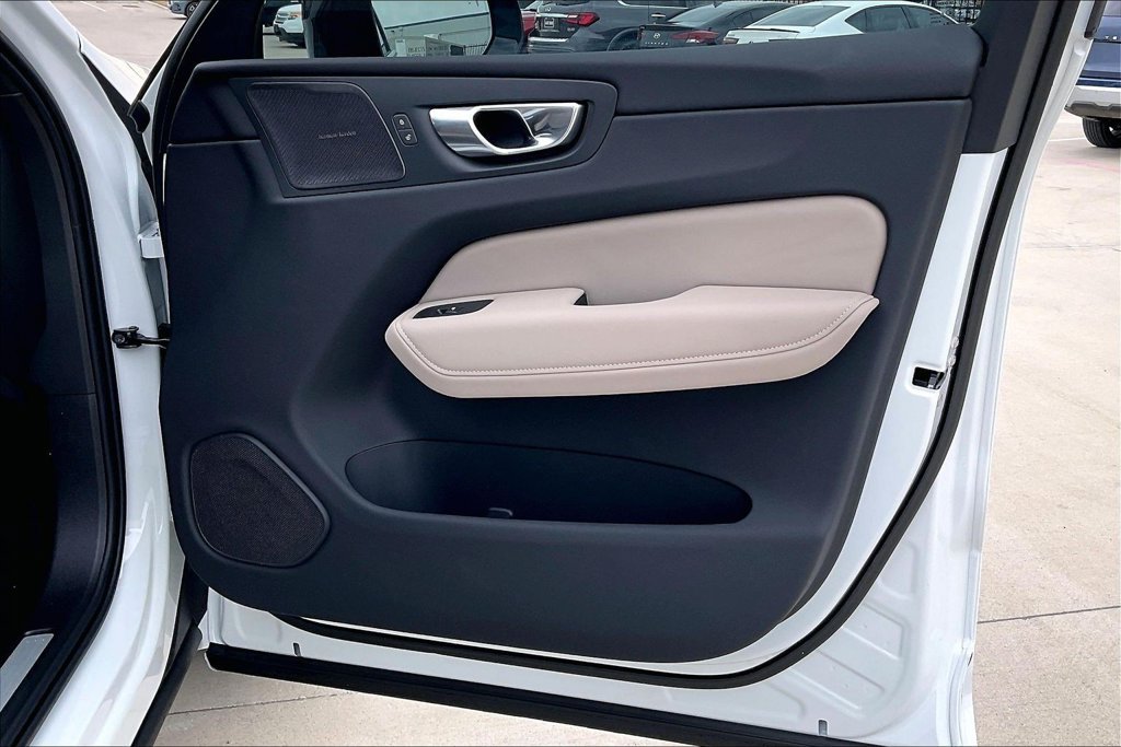 New 2026 Volvo XC60 B5 Plus w/ Protection Package Premier AWD/4WD image 12
