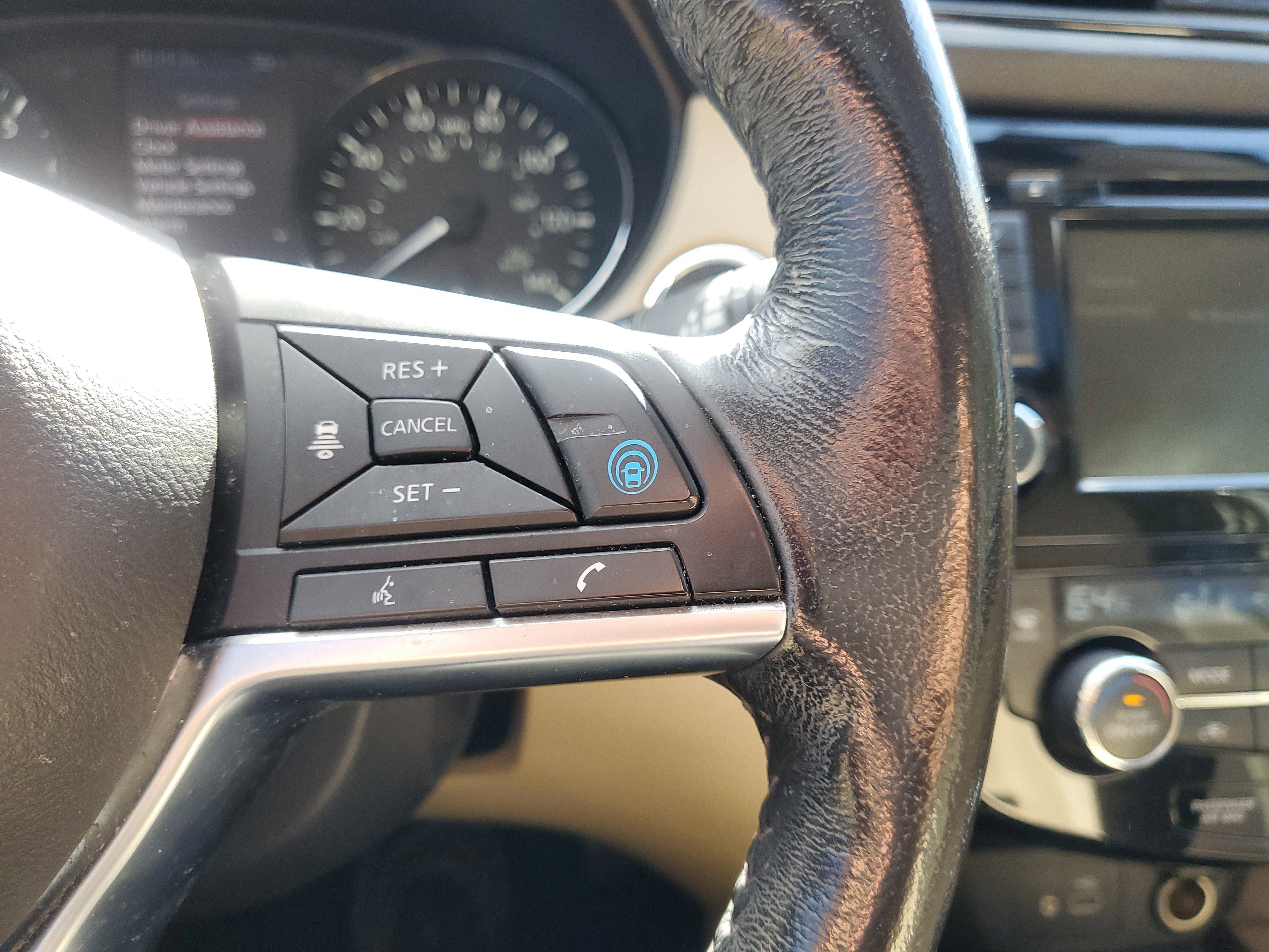 Used 2018 Nissan Rogue SL w/ Premium Package image 27