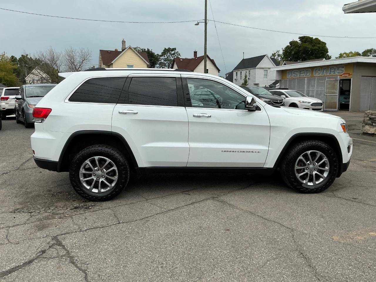 Used 2015 Jeep Grand Cherokee Limited w/ Trailer Tow Group IV AWD/4WD image 3