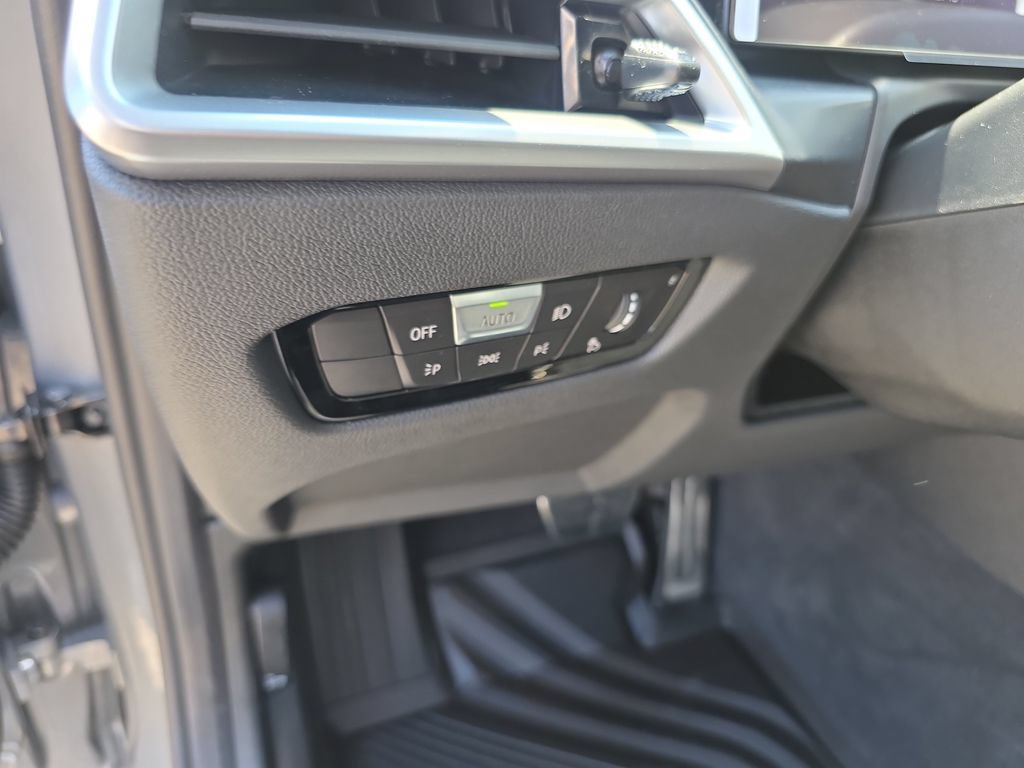 New 2026 BMW 330i xDrive Sedan w/ M Sport Package AWD/4WD image 12