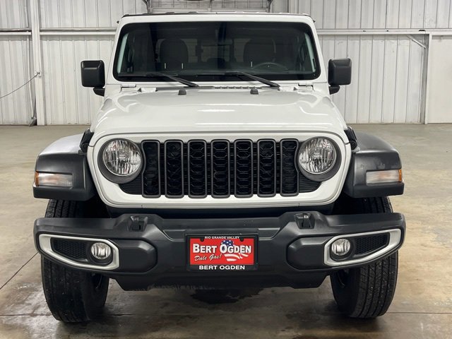 Used 2024 Jeep Gladiator Sport image 2