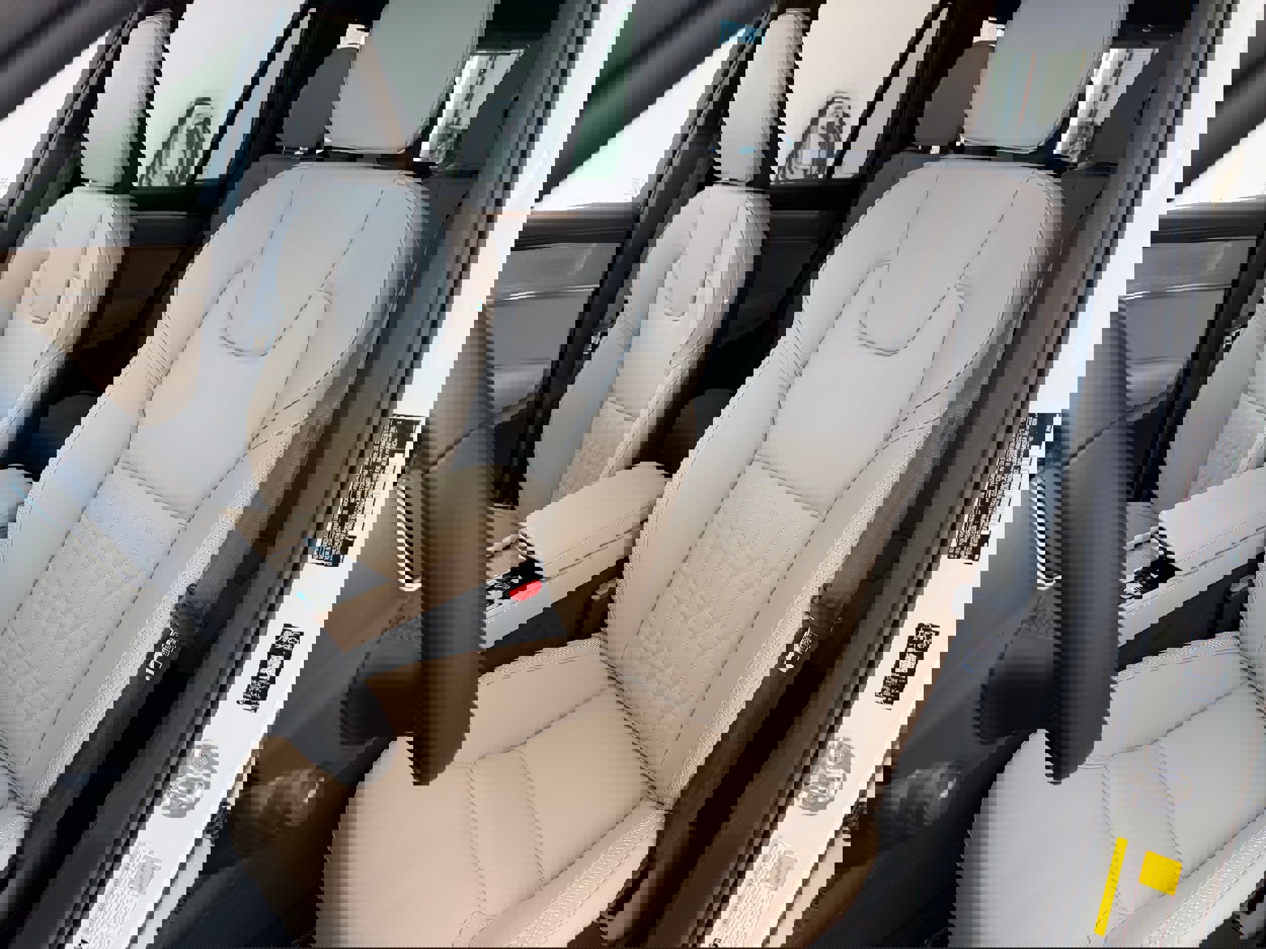 New 2026 Volvo XC90 B6 Plus w/ Protection Package Premier image 16