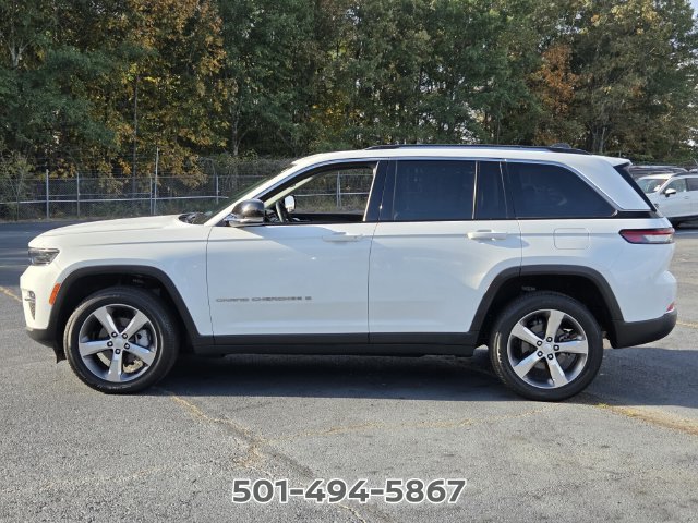 Used 2022 Jeep Grand Cherokee Limited AWD/4WD image 2