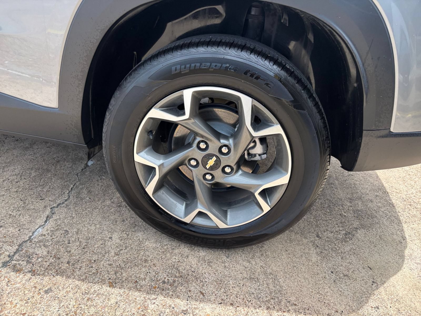 Used 2025 Chevrolet Trax LT FWD image 24