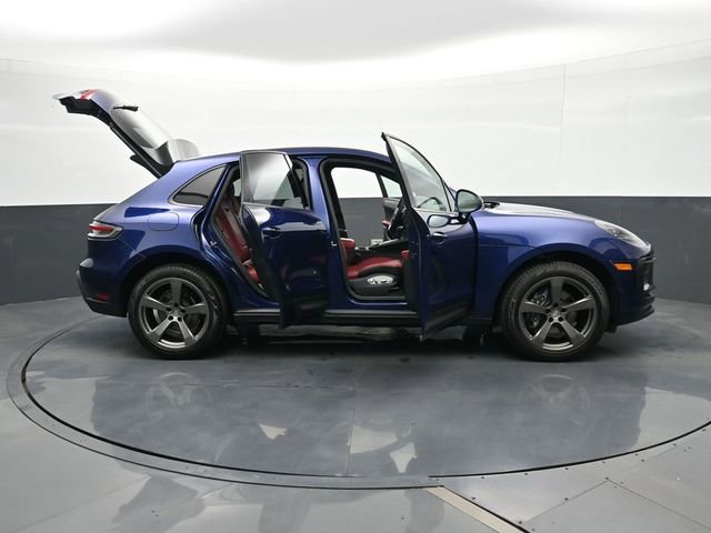 Certified 2025 Porsche Macan image 34