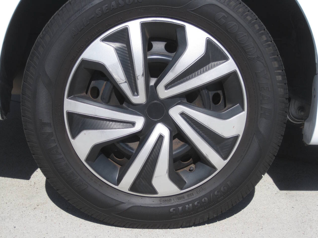 Used 2013 Toyota Corolla L FWD image 13