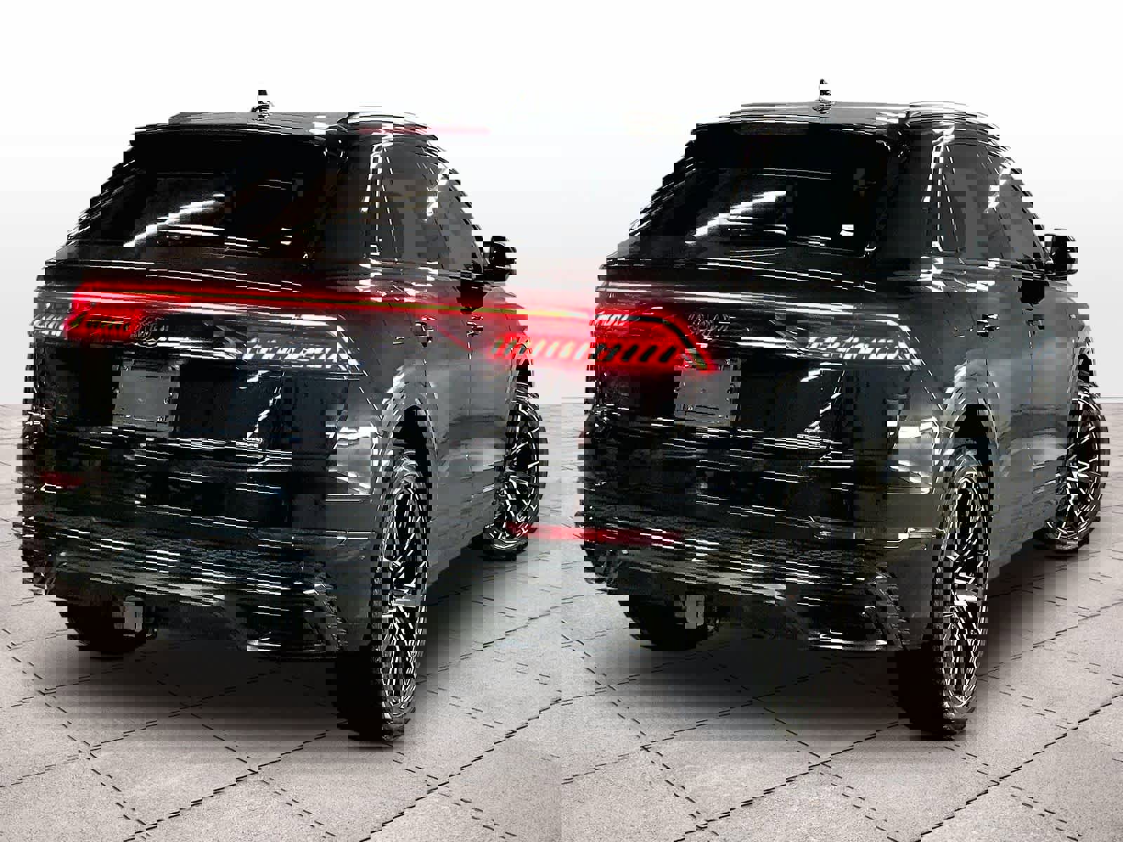 Used 2023 Audi Q8 Prestige w/ Prestige Package image 15