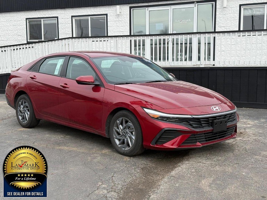 Used 2024 Hyundai Elantra SEL image 3