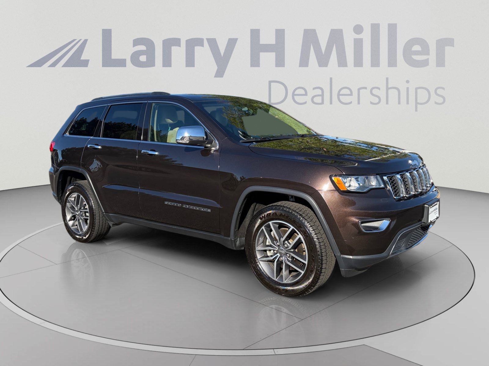 Used 2017 Jeep Grand Cherokee Limited AWD/4WD image 7