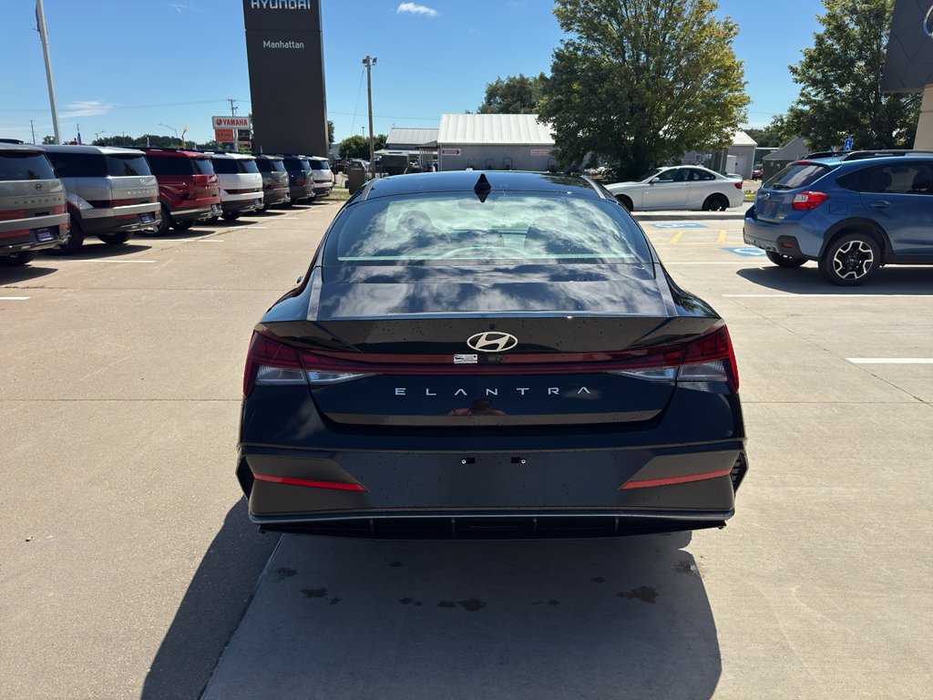 New 2025 Hyundai Elantra SEL FWD image 4