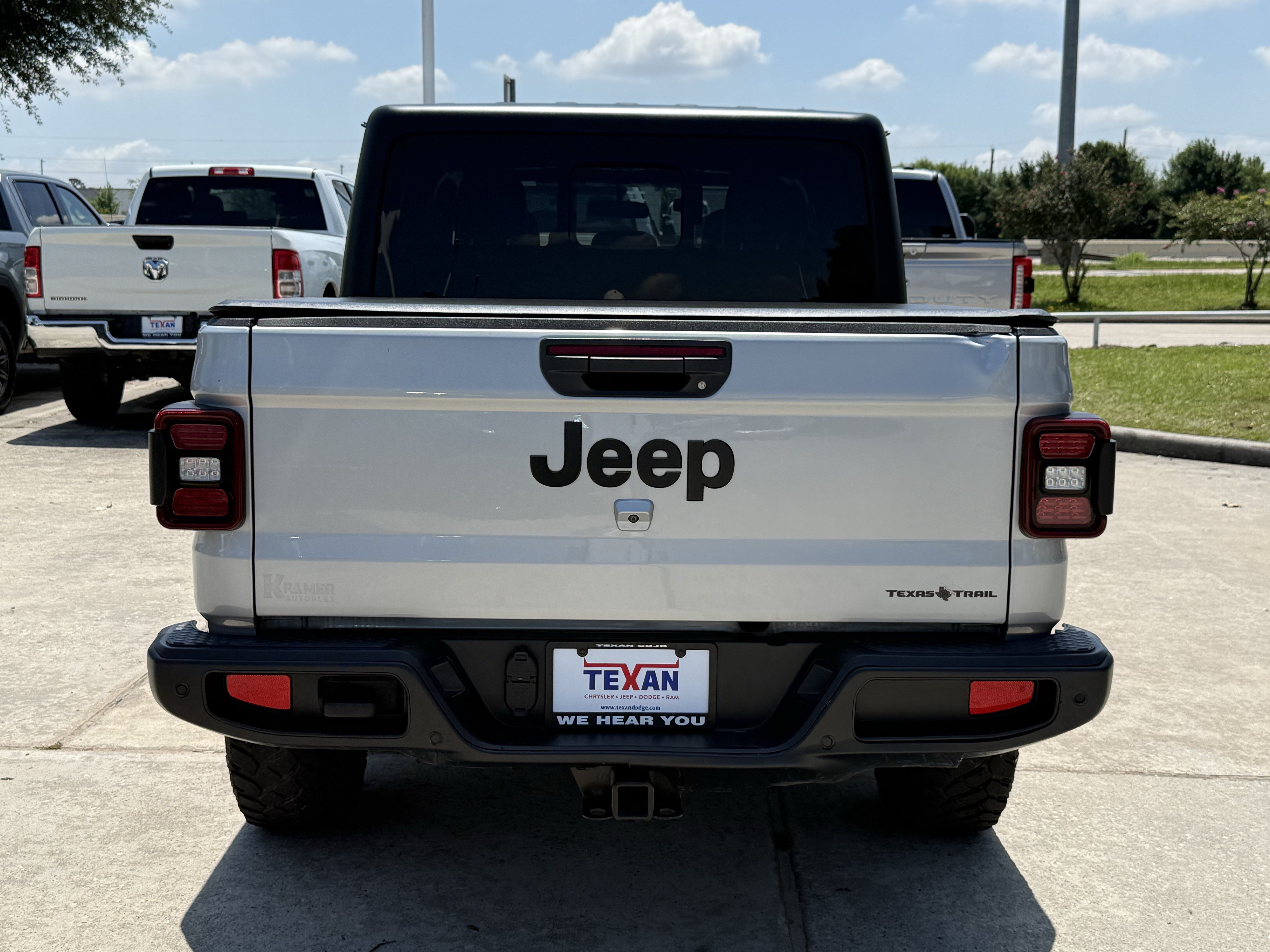 Used 2023 Jeep Gladiator Sport AWD/4WD image 6