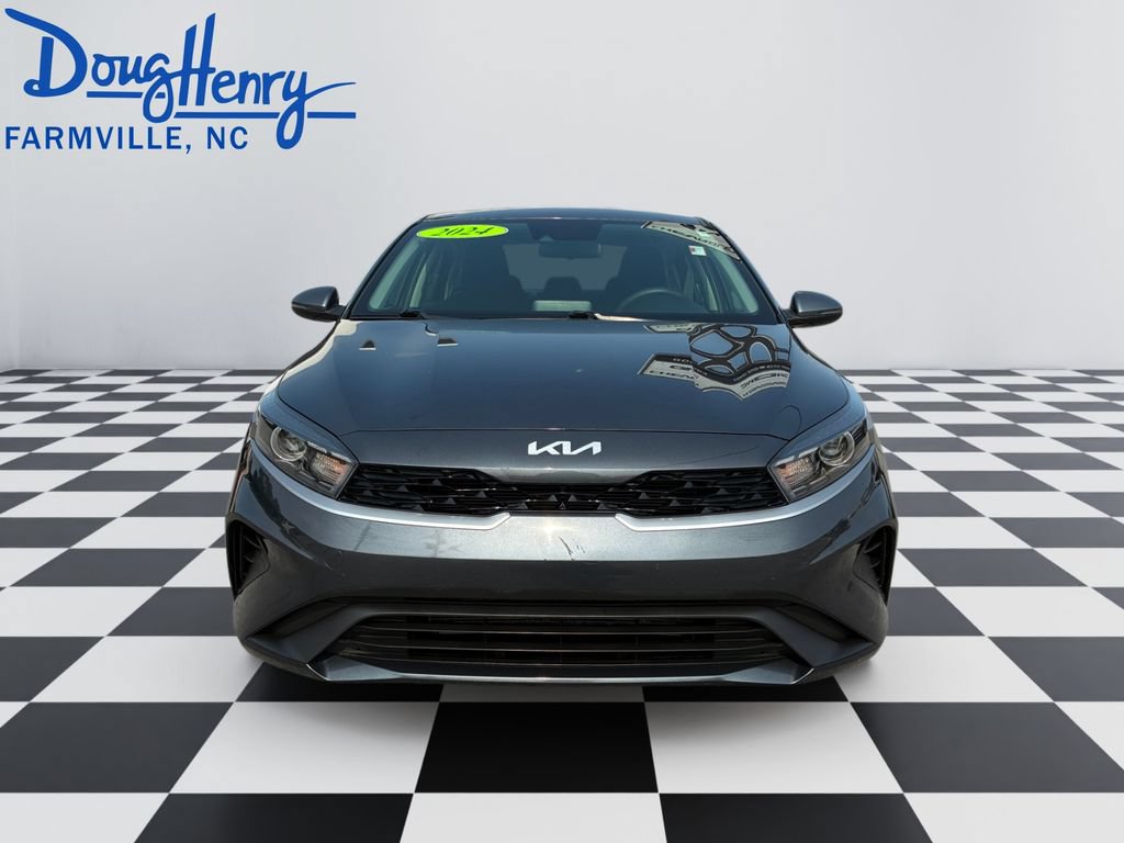 Used 2024 Kia Forte LXS w/ LXS Technology Package FWD image 8