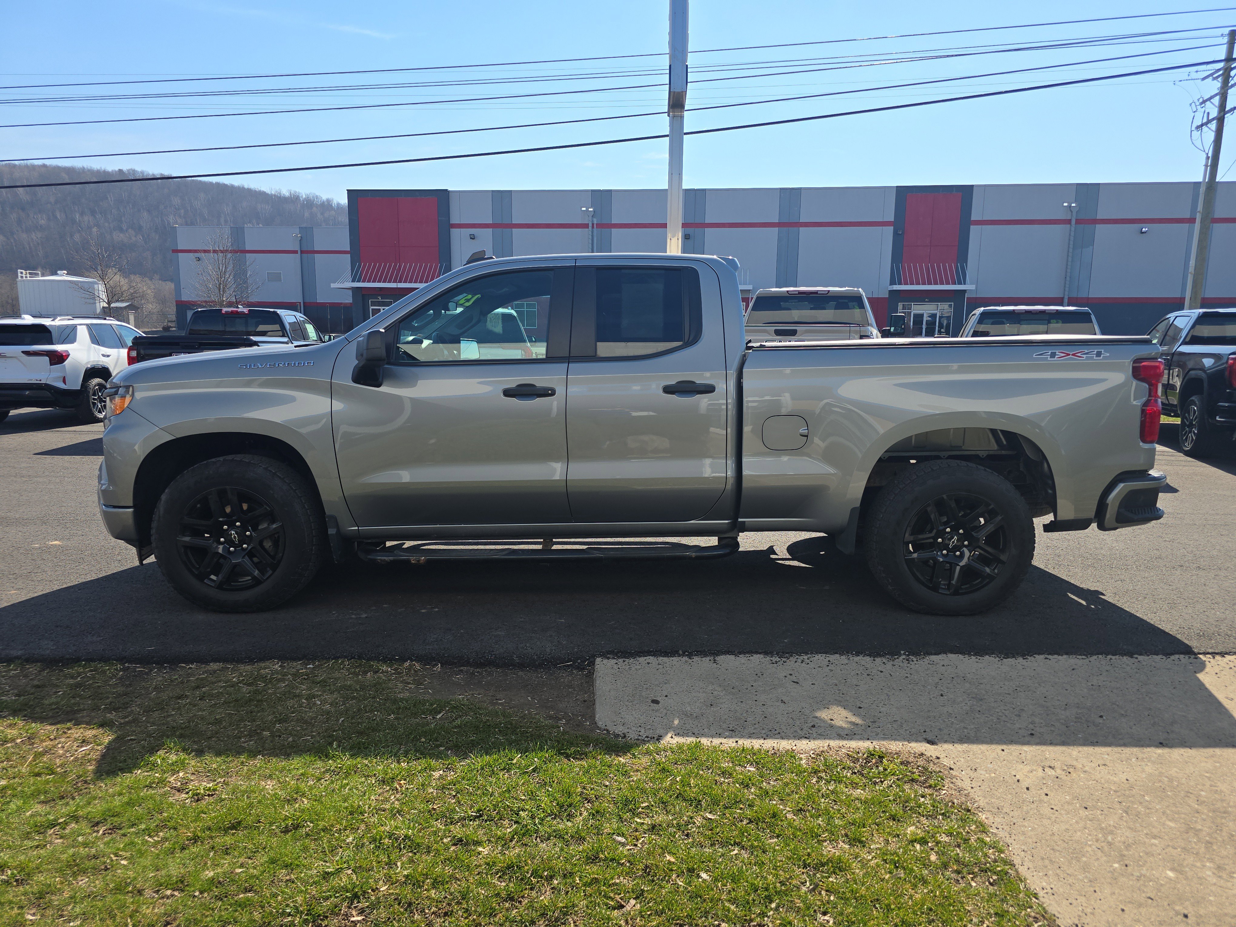 Used 2023 Chevrolet Silverado 1500 Custom image 7