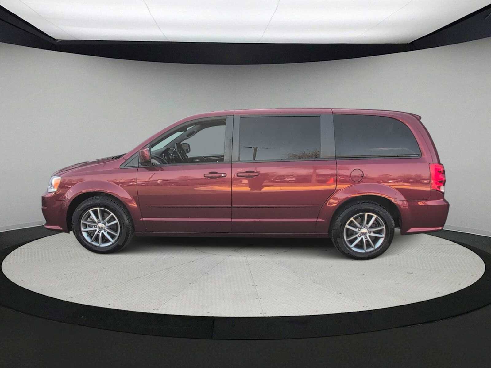 Used 2015 Dodge Grand Caravan SE image 5