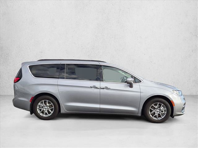 Used 2021 Chrysler Pacifica Touring w/ Cold Weather Group FWD image 4