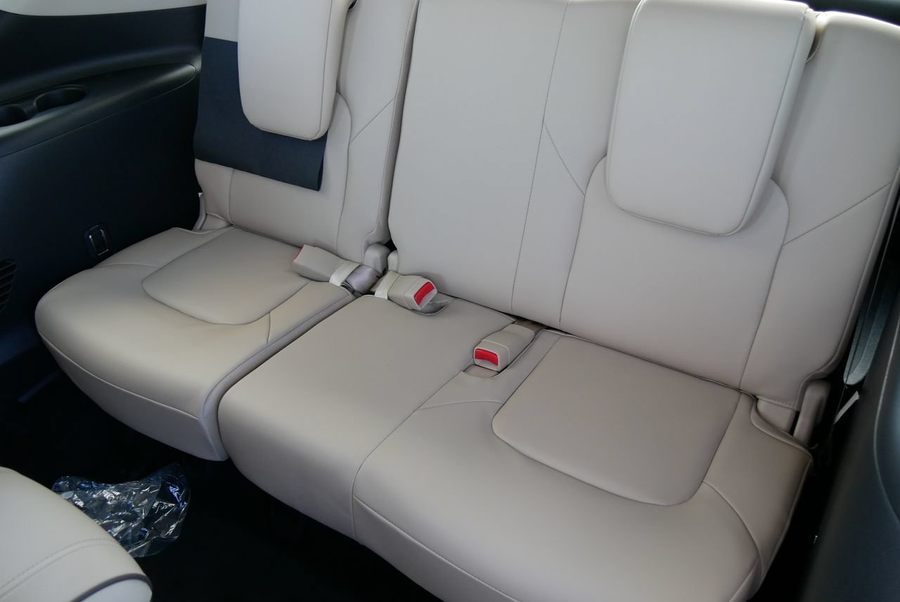 Used 2024 Nissan Armada Platinum w/ Captain's Chairs Package RWD image 32