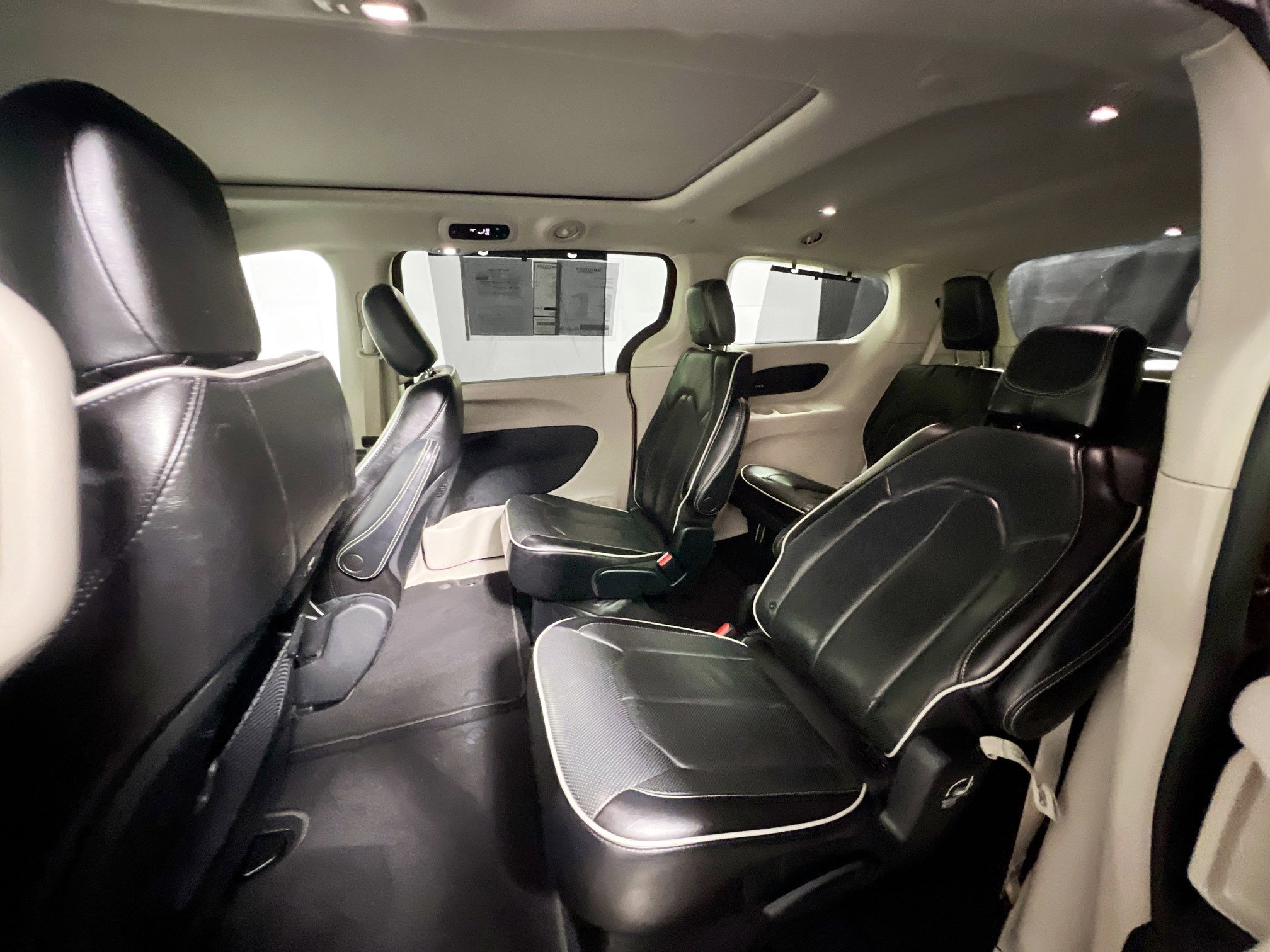 Used 2023 Chrysler Pacifica Limited image 29