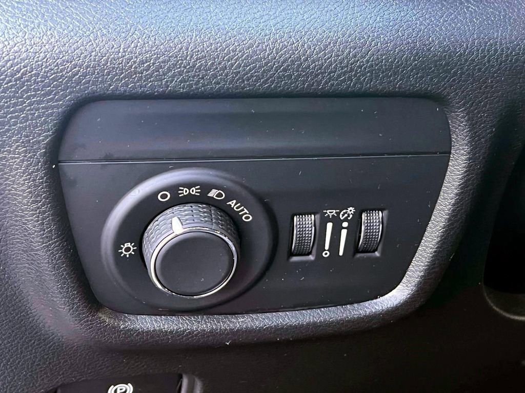 Certified 2023 Jeep Grand Cherokee L Laredo image 20