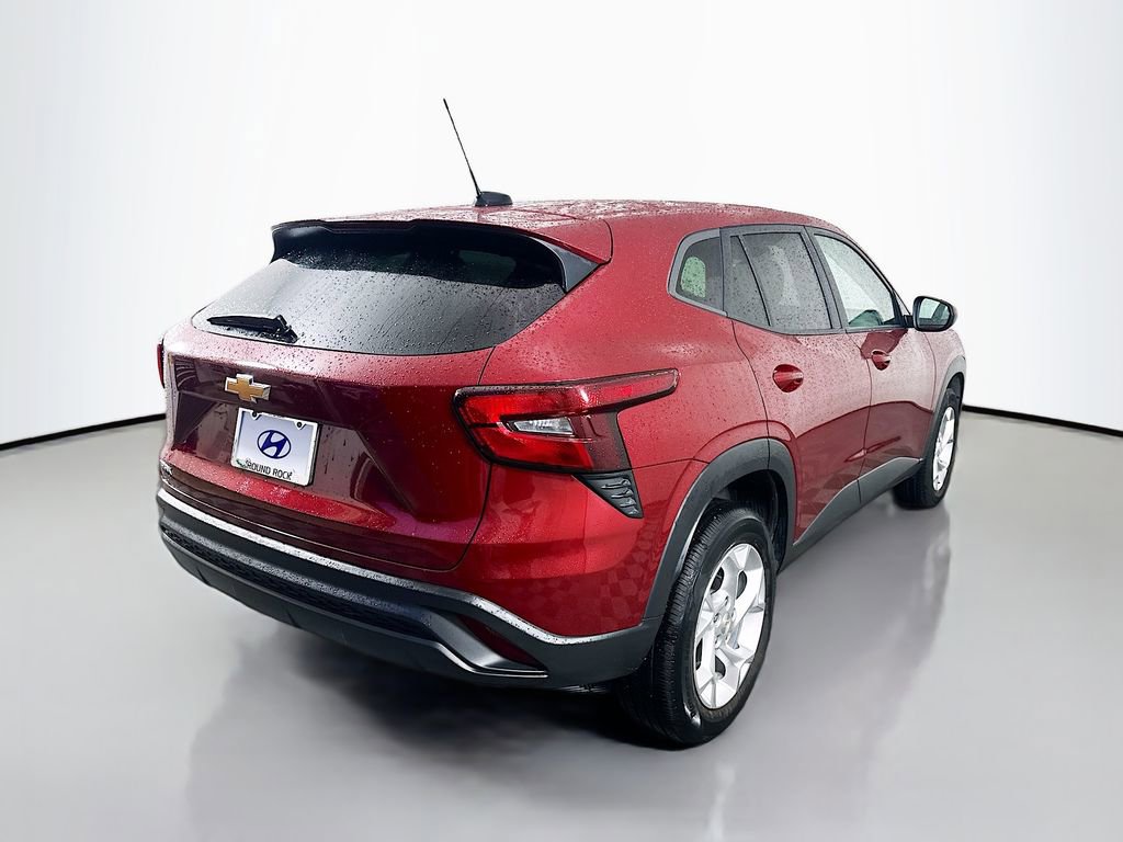 Used 2025 Chevrolet Trax LS w/ LS Convenience Package image 5