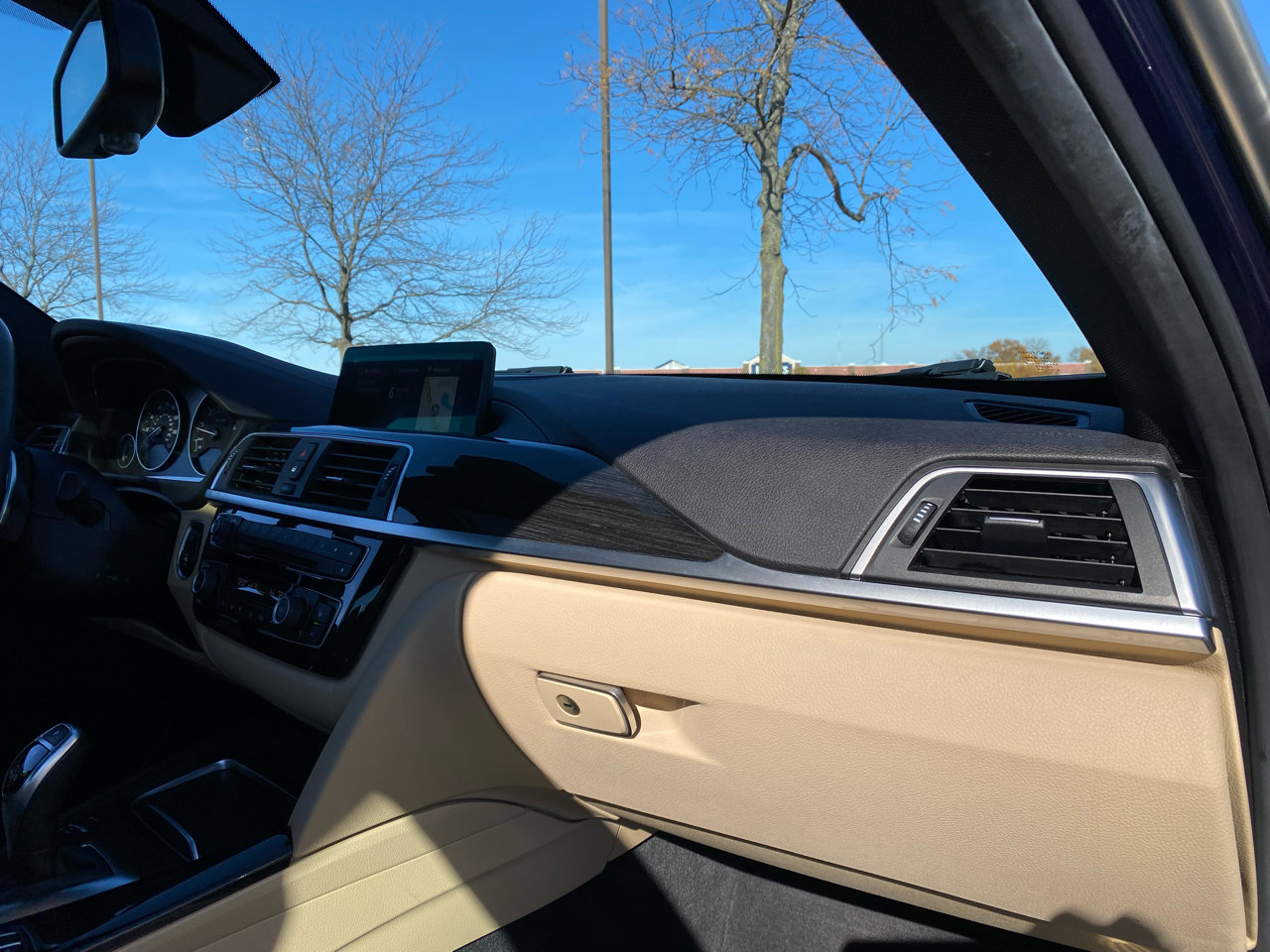 Used 2018 BMW 330i xDrive 330i xDrive SULEV Sedan w/ Premium Package image 38