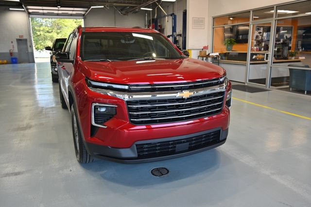 New 2027 Chevrolet Traverse LT w/ Driver Confidence Package FWD image 3