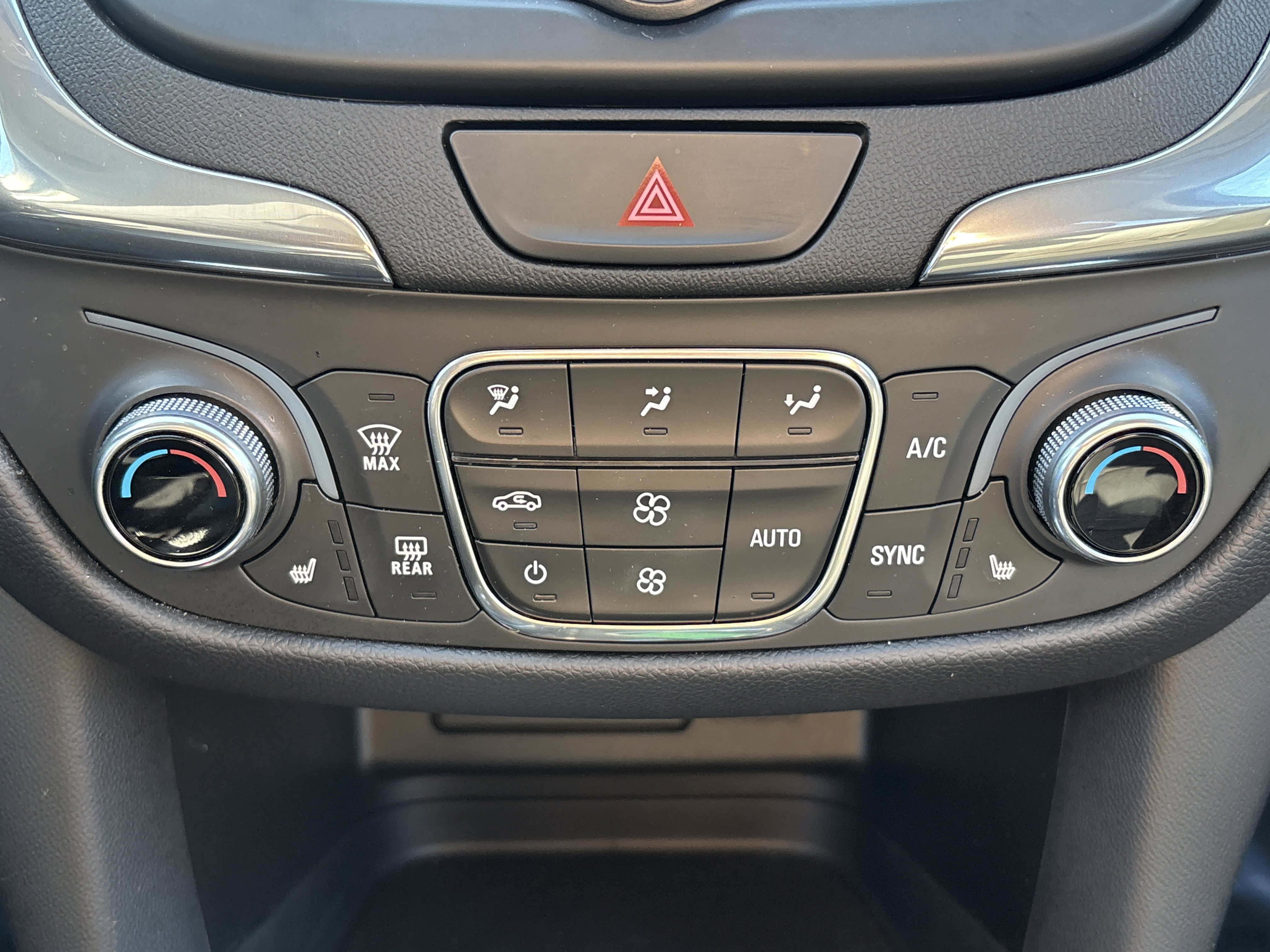 Used 2020 Chevrolet Equinox LT w/ Sport Edition image 24