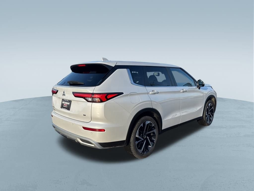 Used 2024 Mitsubishi Outlander SE image 8