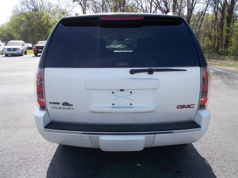Used 2010 GMC Yukon Denali image 15