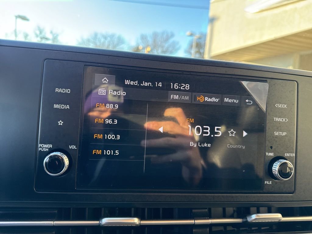 Used 2024 Kia Carnival LX image 30