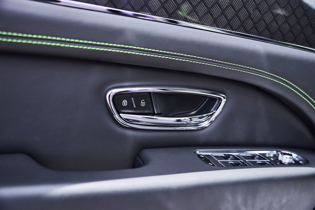 Used 2025 Bentley Bentayga AWD/4WD image 35