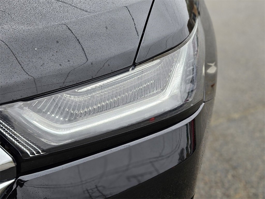 Used 2023 Chevrolet Traverse LT image 10