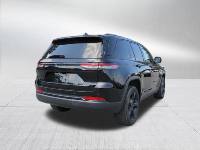 Used 2023 Jeep Grand Cherokee Altitude AWD/4WD image 4
