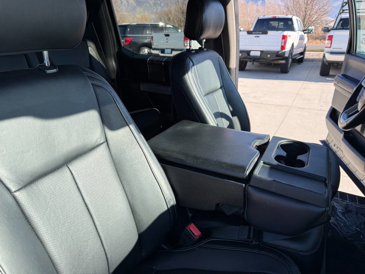 Used 2020 Ford F150 Lariat w/ Max Trailer Tow Package image 28