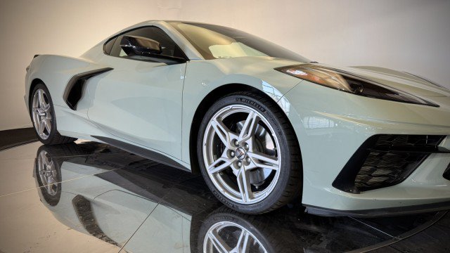 Used 2024 Chevrolet Corvette Stingray Premium Cpe w/ Z51 Performance Package RWD image 15