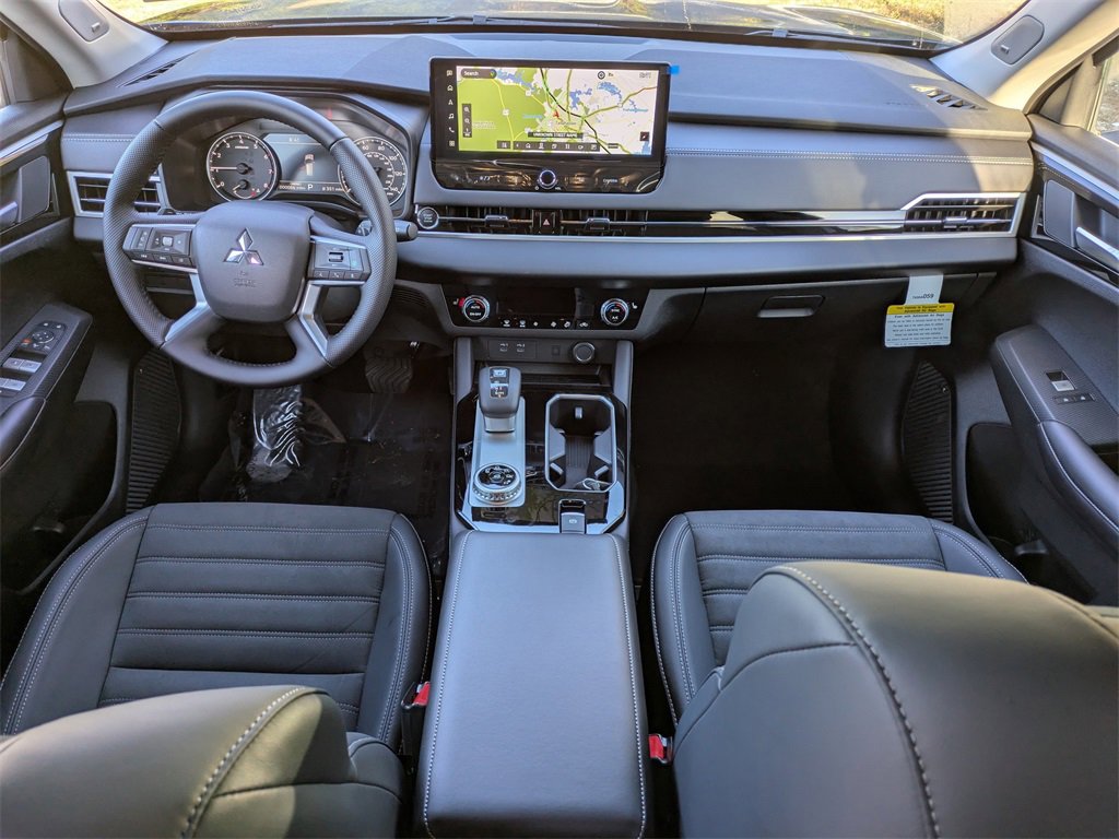 New 2025 Mitsubishi Outlander SE image 16