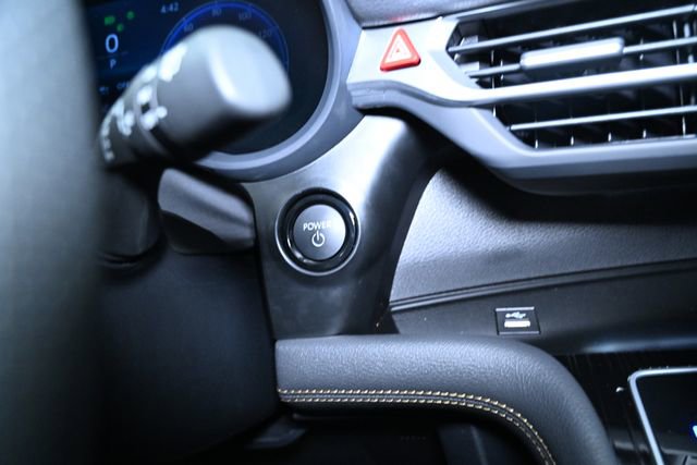 Used 2025 Toyota Sienna XLE Woodland Edition image 32