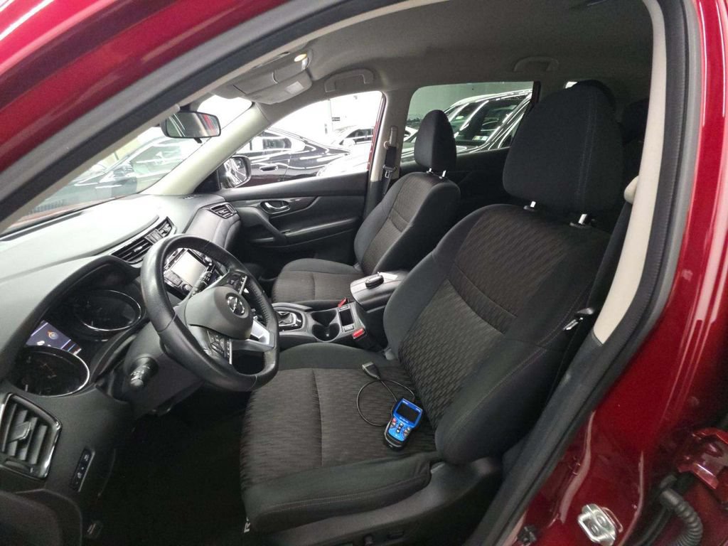 Used 2020 Nissan Rogue SV AWD/4WD image 2