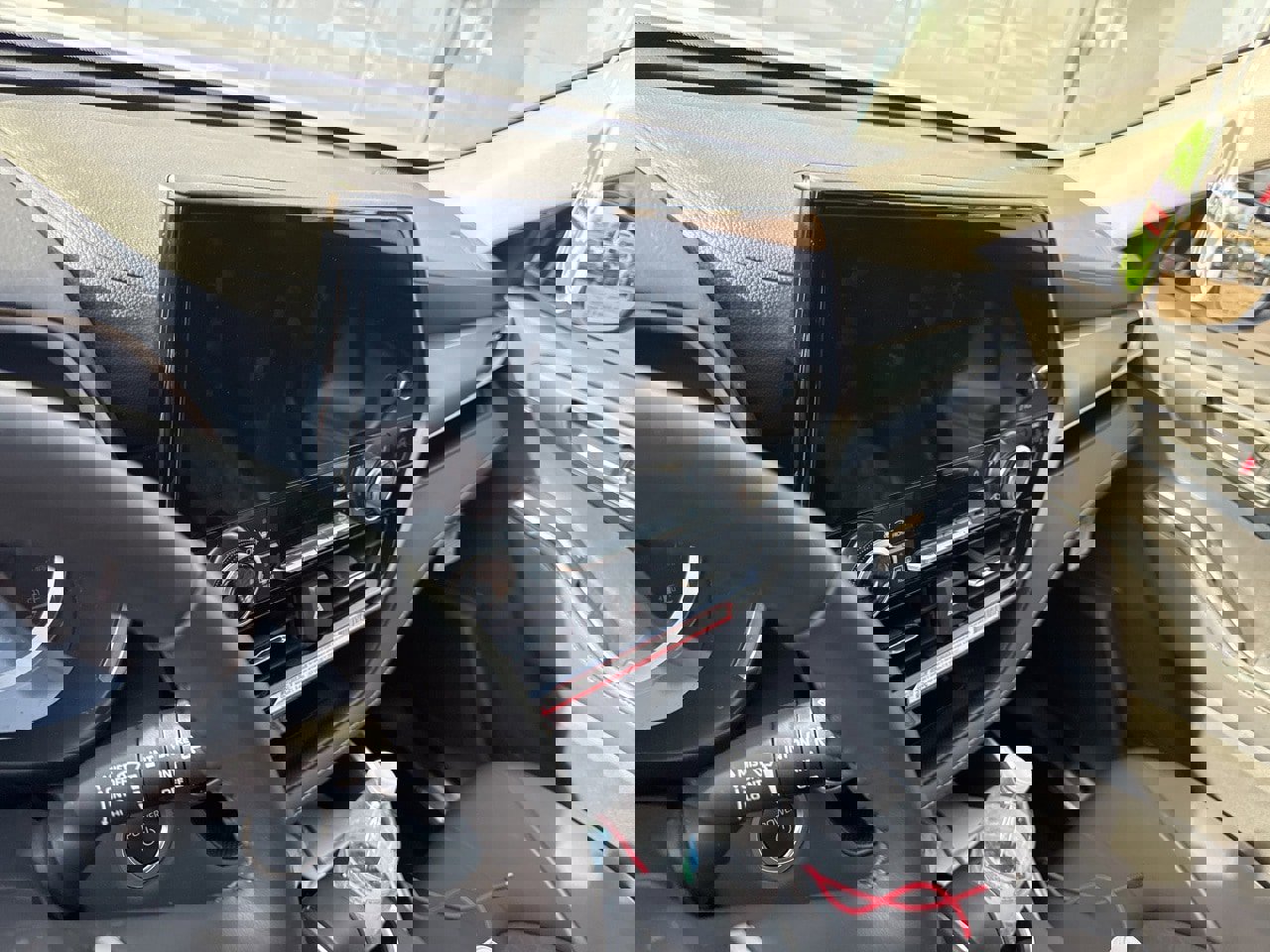 Used 2025 Toyota Highlander XLE image 8