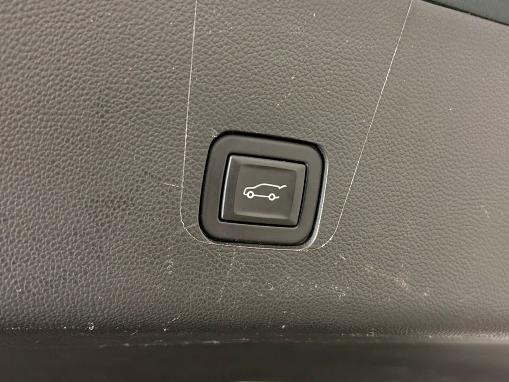 Used 2023 Chevrolet Traverse LT FWD image 44